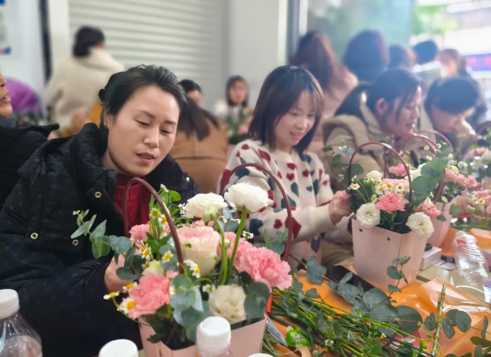 撫州長(zhǎng)運(yùn)：金溪分公司聯(lián)合縣農(nóng)商銀行開展三八婦女節(jié)活動(dòng)